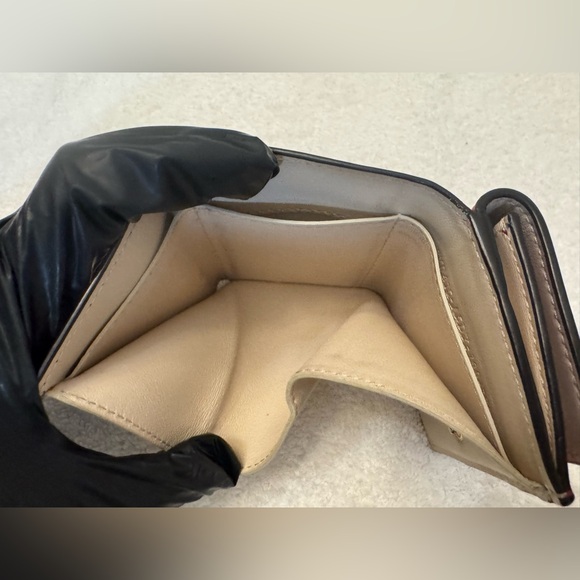 Fendi Peekaboo red leather trifold wallet.. - Picture 12 of 16